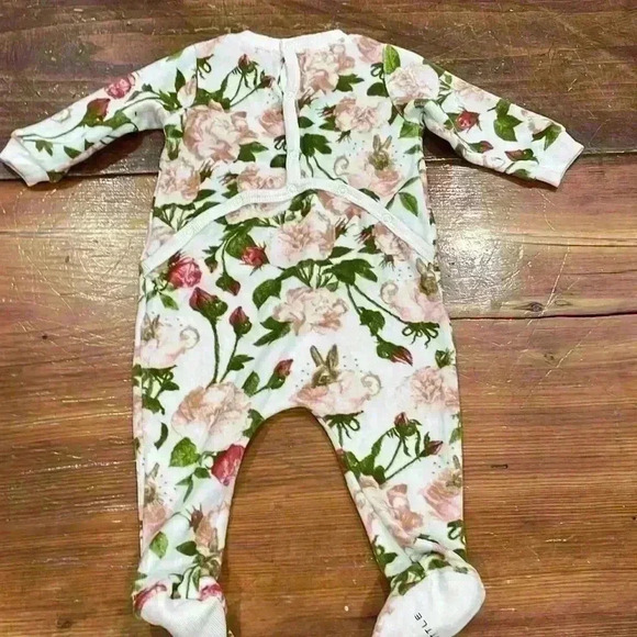 Little Akiabara Velvet Floral button onsie footie pajamas size 6 months - Picture 6 of 9